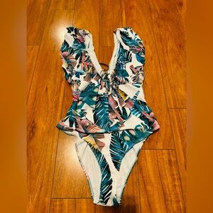 NWT SPORLIKE woman swiming